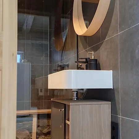 Hubane Ja Ruumikas Majutus Karjamoisa Ajaloolises Hoones *