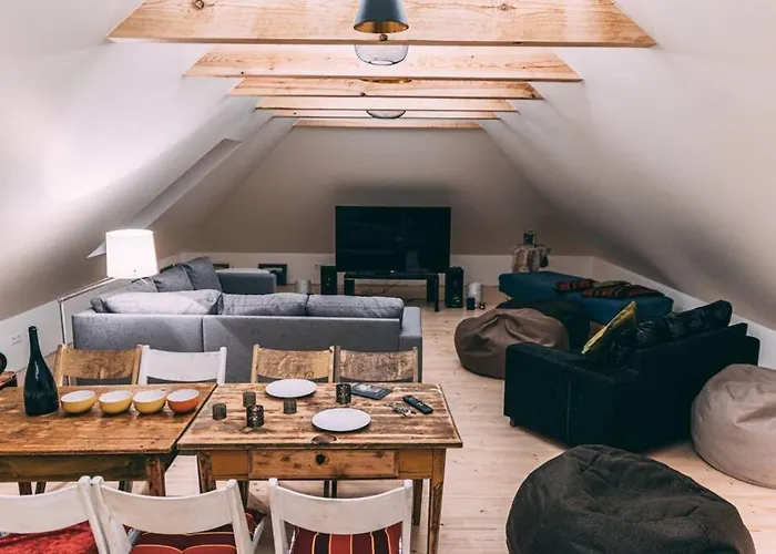 Hubane Ja Ruumikas Majutus Karjamoisa Ajaloolises Hoones Appartement