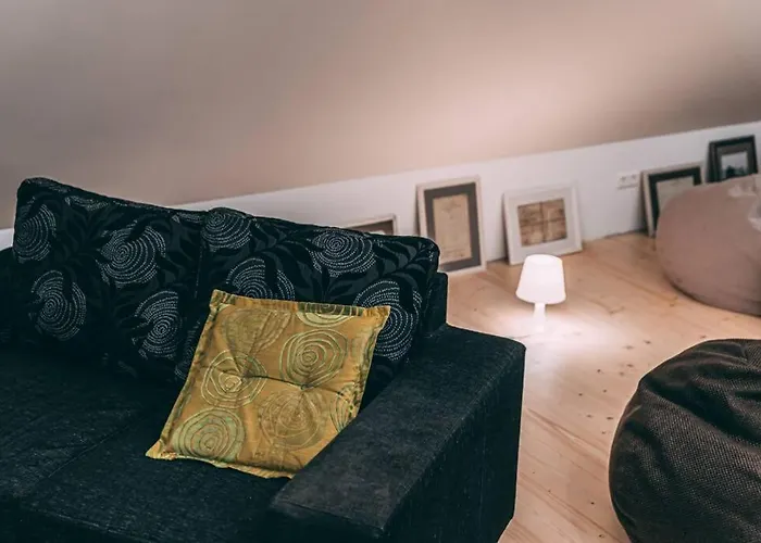 Hubane Ja Ruumikas Majutus Karjamoisa Ajaloolises Hoones Appartement *