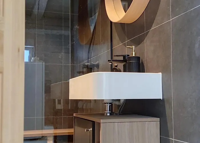 Hubane Ja Ruumikas Majutus Karjamoisa Ajaloolises Hoones *